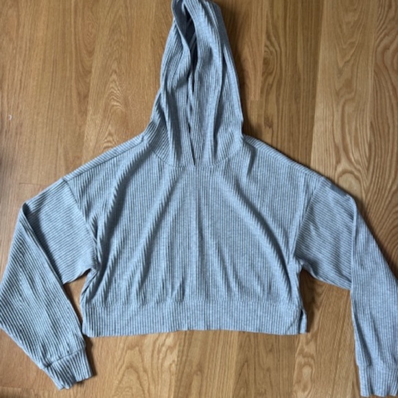 Alo Yoga Muse Hoodie, Size X-Small, Athletic Heather Grey - Picture 6 of 9